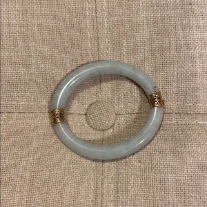 Vintage 14K yellow gold jade bangle